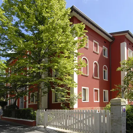 Готель Pannonia Lido di Venezia