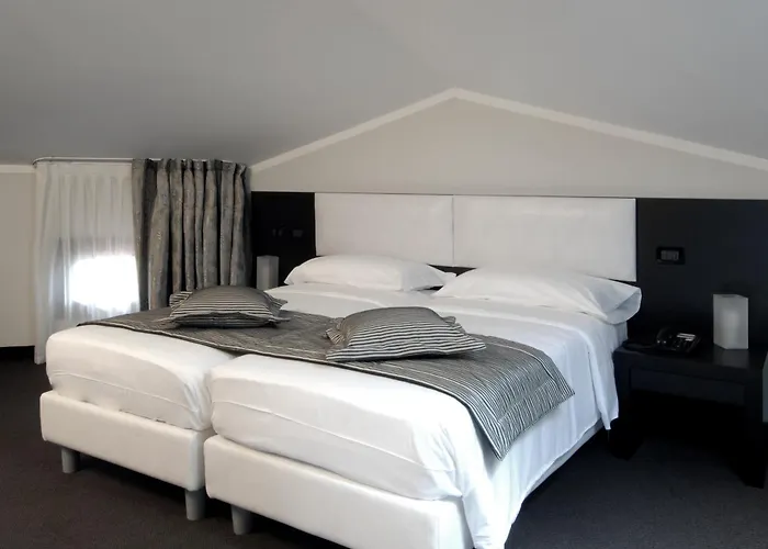 بانونيا فندق 4*