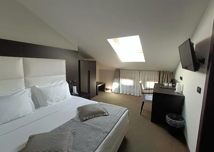 بانونيا فندق 4*