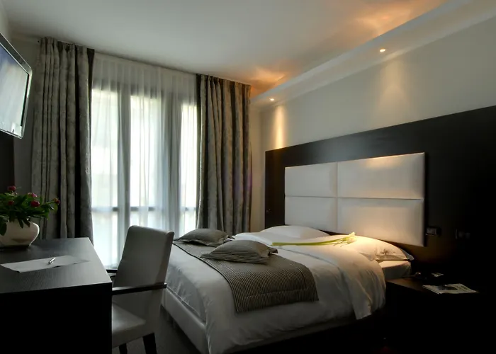 بانونيا فندق 4*