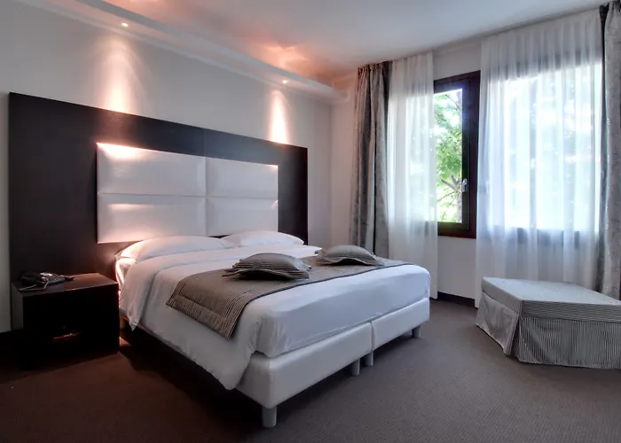 بانونيا فندق 4*