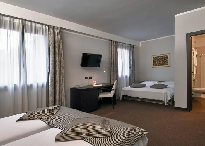 بانونيا فندق 4*